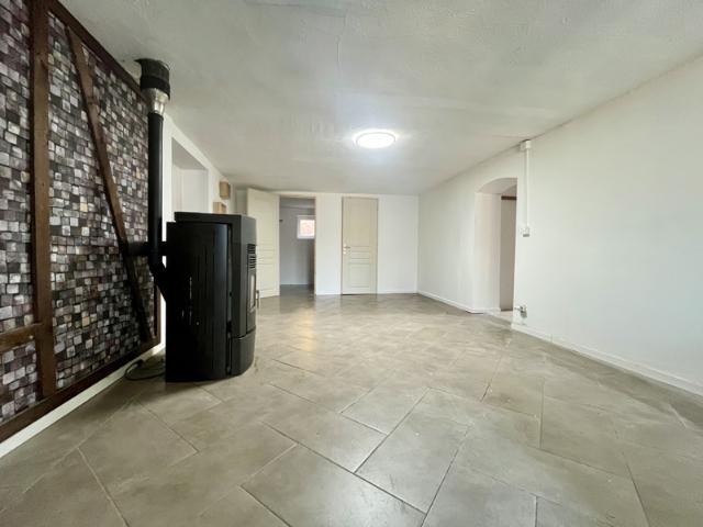 Maison d'habitation de 120 m2 + 222 m2 à aménager