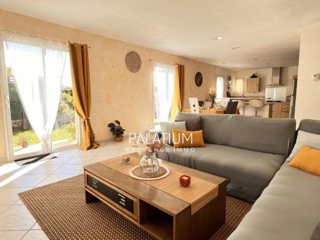 Maison d'habitation de 145 m2 et entrepôt de 82 m2