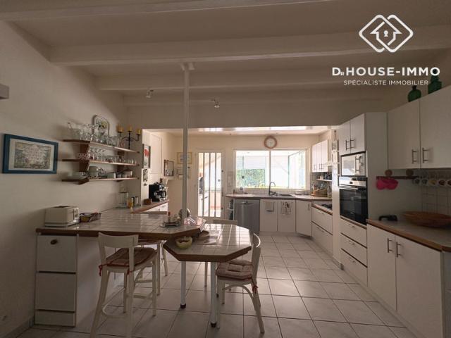 Maison d'habitation de 163 m² 4 chambres salon/séjour piscine dépendances