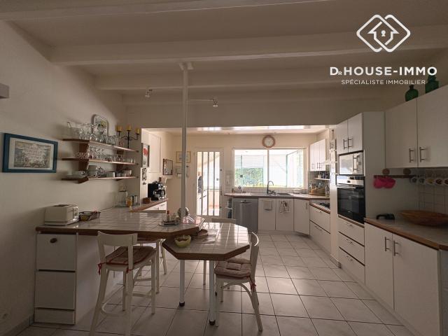 Maison d'habitation de 163 m² 4 chambres salon/séjour piscine dépendances