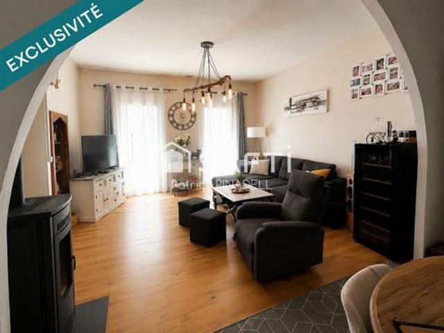 maison d'habitation de type T4, sur 3 niveaux, 3 chambres, 3 wc, 1 salle d'eau, cuisine et salon