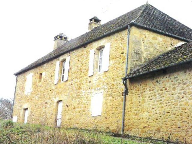 MAISON D'HABITATION + DEPENDANCES AGRICOLES SUR TERRAIN DE 2