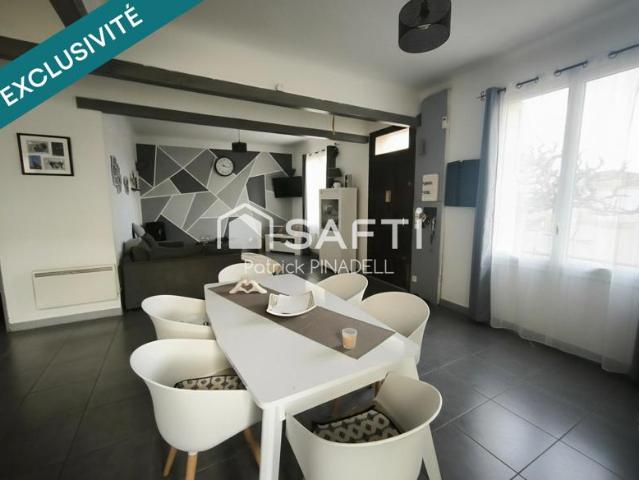 Maison d'habitation en trois faces, avec deux logements: un T5 avec quatre chambres, grande pièce de vie et T2 loué à l'année avec entrée indépendante