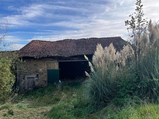 Maison d'habitation et grange sur la commune de St Denis des Murs