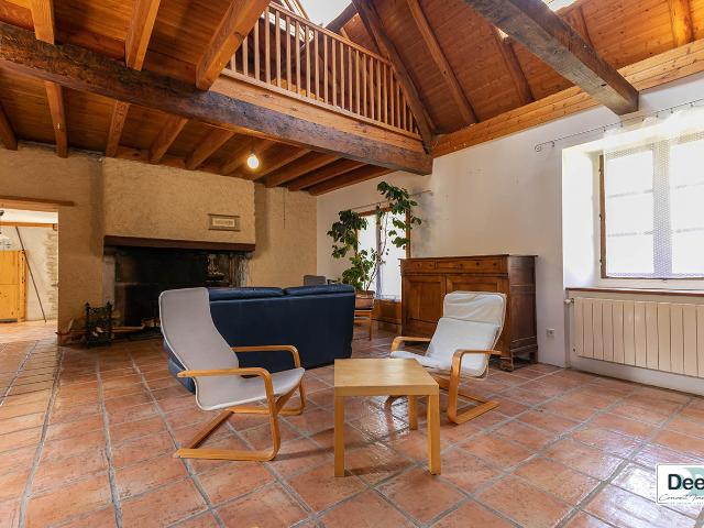 Maison d'habitation plus chambres d'hôte et salle de restaurant