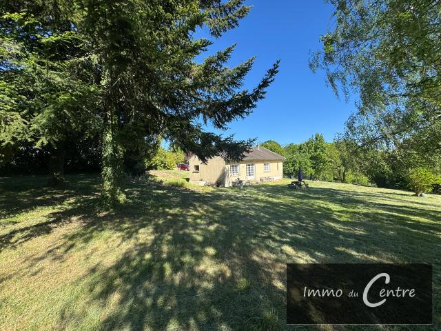 15 mins de Montmirail, Maison d'habitation vie de plain pied sur + de 7000 m2