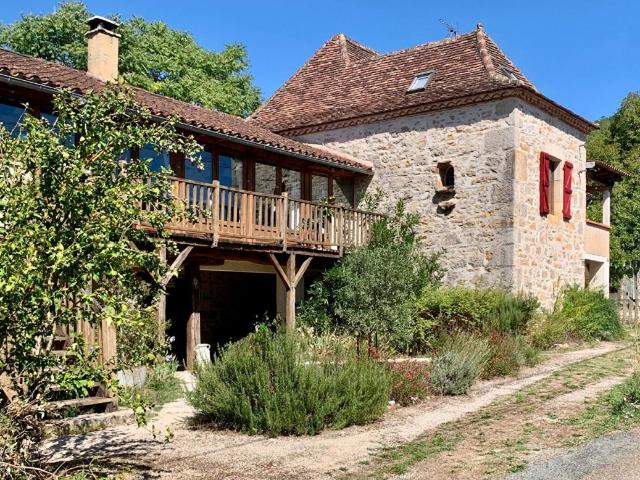 Maison d'hôtes 440 m² avec gîte, piscine et parc de 7 285 m² vue Saint Cirq Lapopie