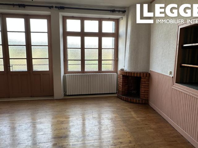 Maison divisée en deux appartements avec cour à Mareuil en Périgord