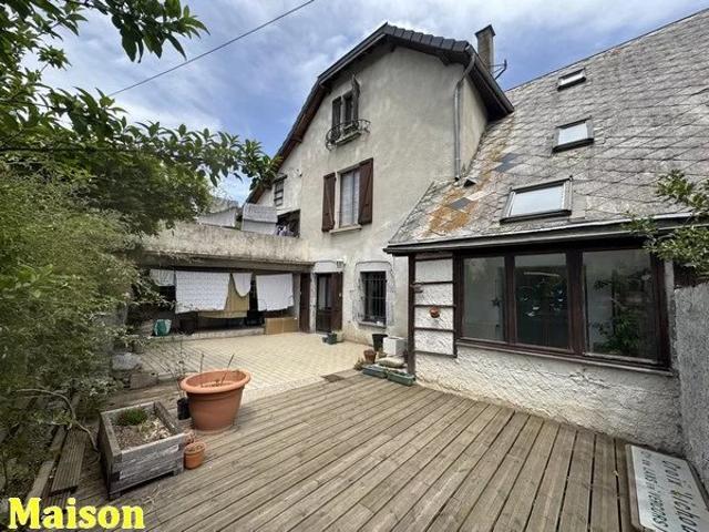 Maison divisée en deux logements