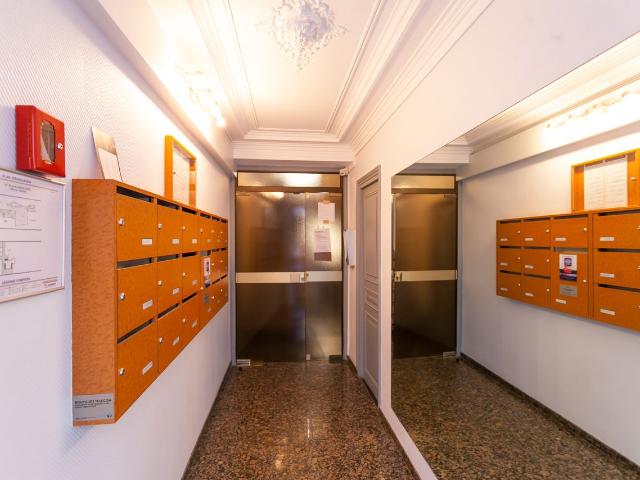 Maison Dieu comfortable flat near Montparnasse, Paris Amsterdam Apartments for Rent