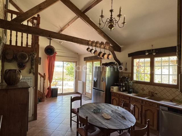 Maison du 15ème, 4 chambres, dépendances, mare avec source s. 156m² Saint Colomb de Lauzun