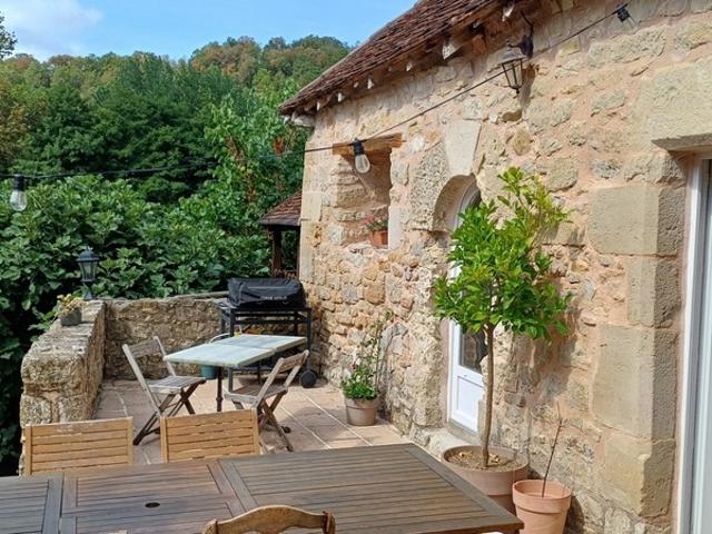Maison du 17ème dans environnement très calme, avec un gite ou maison d'amis