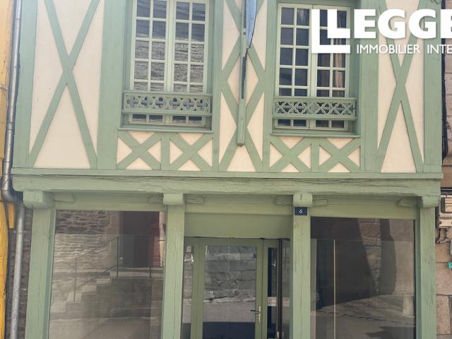 Maison du XVII ème. Un petit bijou au coeur de la cité médiévale de Josselin. 6 pièces, 4 chambres, terrasse