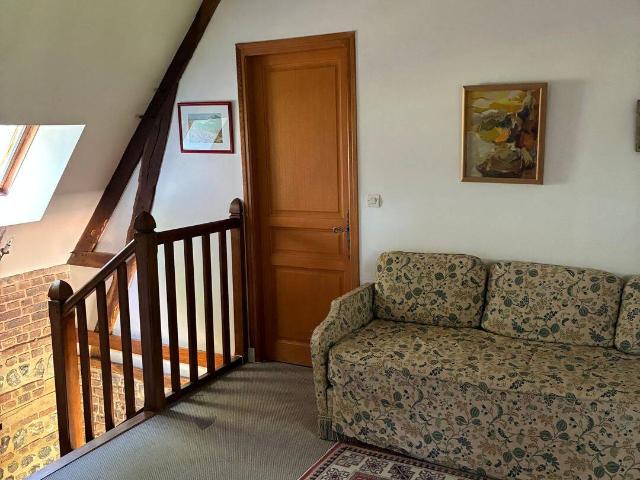 Maison entière meublée + grand jardin en bail annuel