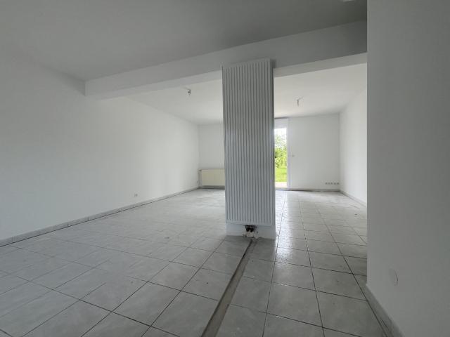 Maison entièrement rénovée 95 m2 avec grand jardin Giraumont centre village