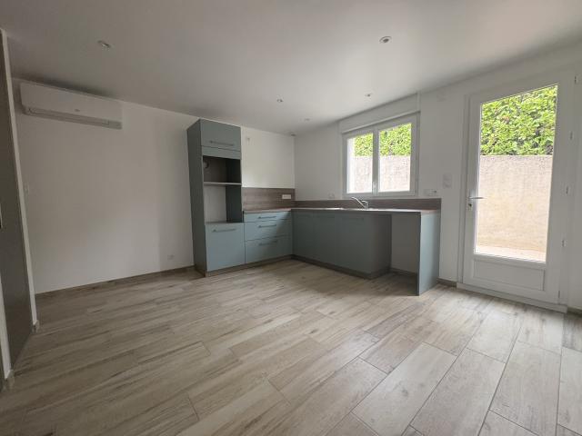 Maison entièrement rénovée 3 chambres + bureau Disponibl