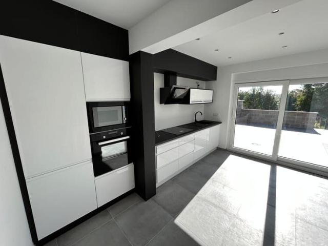 MAISON ENTIEREMENT RENOVEE A LOUER MAURAGE