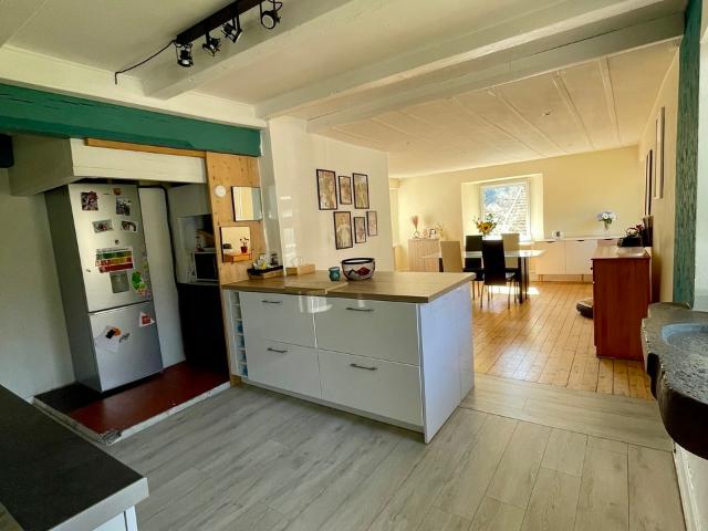 Maison entièrement rénovée agrémentée d'une parcelle de 2'400 m2