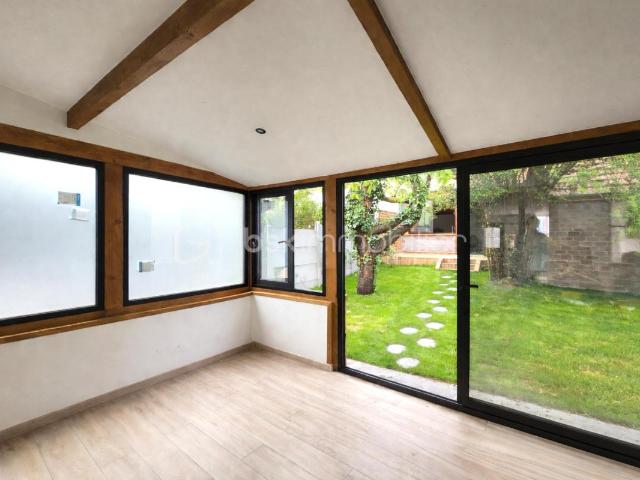 Maison entièrement rénovée avec dépendance de 49m² au sol aménagée à Fontenay sous Bois / secteur Rigollots – Coup de cœur assuré ! ✨