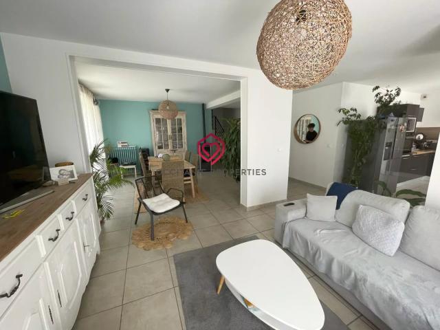 Maison entièrement rénovée avec jardin