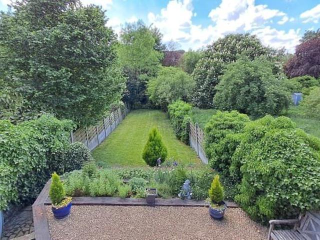 Maison entièrement rénovée avec jardin