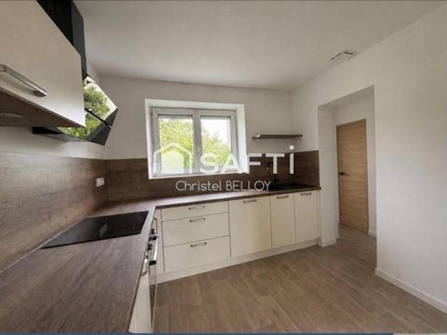 Maison entièrement renovée avec jardin et garage