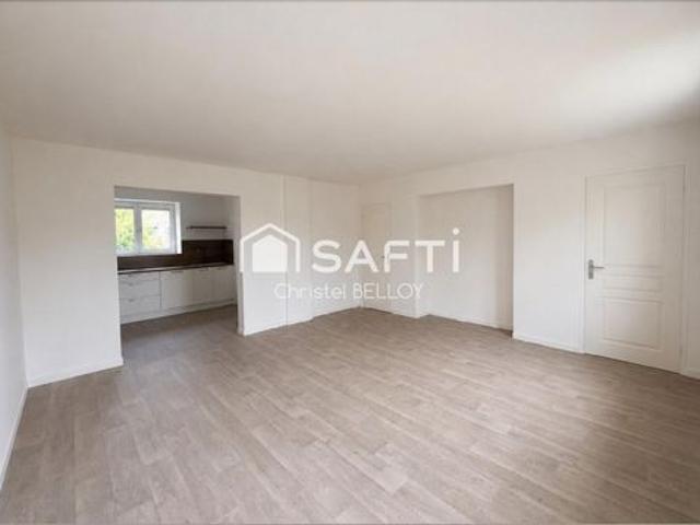 Maison entièrement renovée avec jardin et garage