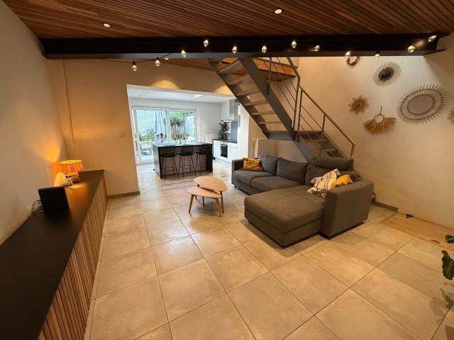 Maison entièrement rénovée avec 2 chambres, bureau, terrasse