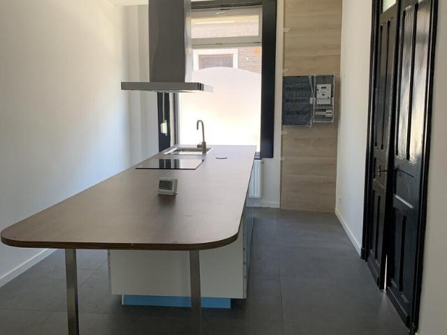 Maison entièrement rénovée avec 4 chambres et jardin