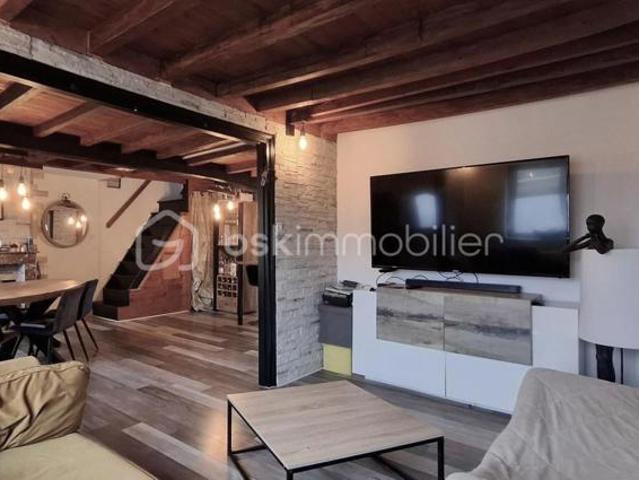 Maison entièrement rénovée, DPE C, 2 chambres, possibilité de 3 chambres, semi plain pied, chambre au RDC