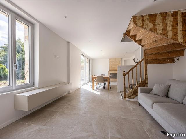 MAISON ENTIEREMENT RENOVEE EN BORD DE SEVRE LA CRECHE