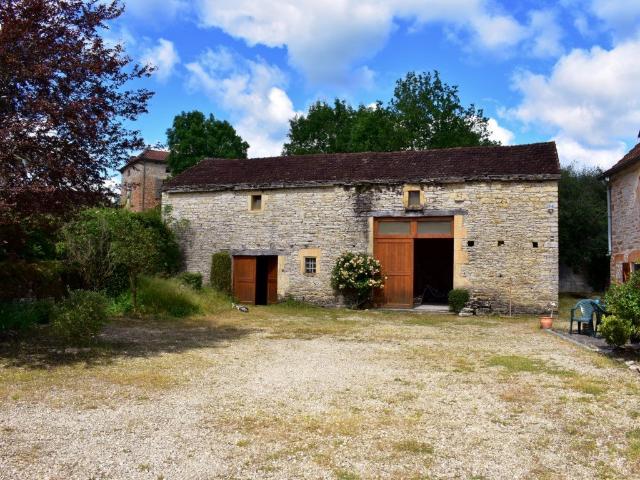 Maison entièrement rénovée et économe en énergie avec grange 151m² Cahors