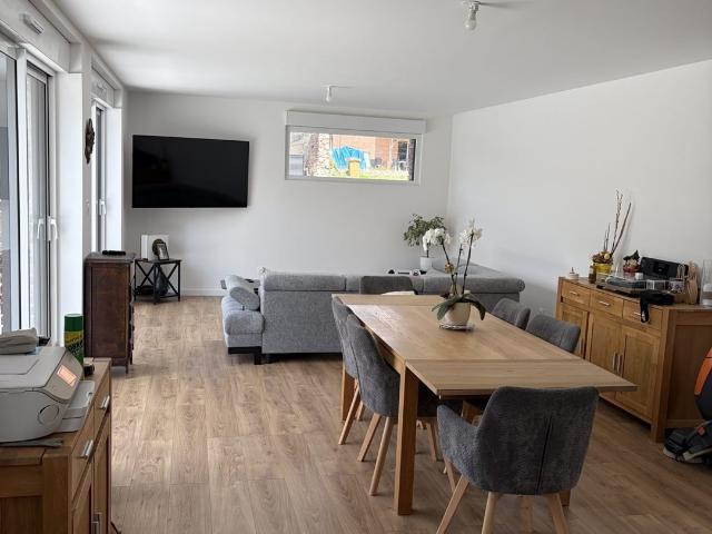 Maison entièrement rénovée, semi plain pied, 4 chambres, au. 150m² Vendegies sur Ecaillon