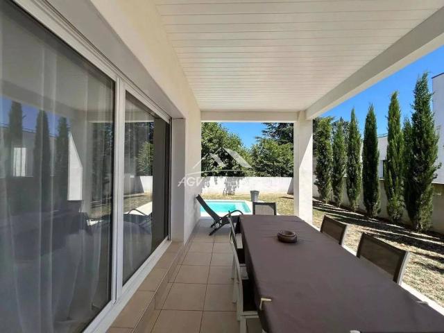 Maison environ 100 m² avec piscine et garage