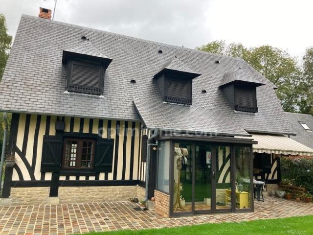 Maison en colombage avec piscine couverte et dépendances Bon. 128m² Bonneville la Louvet