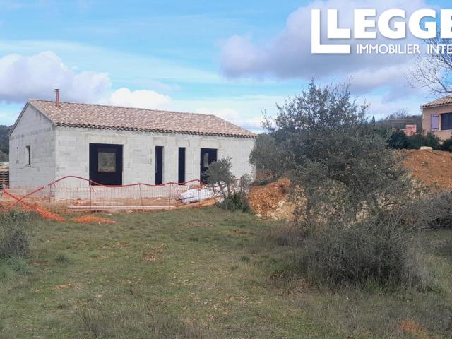 Maison en construction, 3 chambres, piscine et jardin, livraison prévue cet été. Tavernes, Provence
