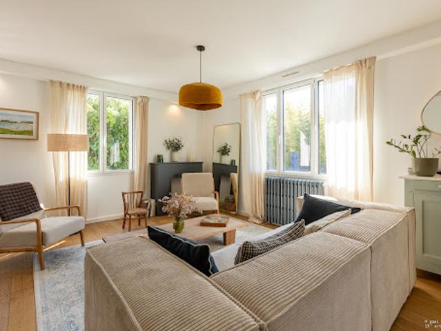 Maison en bord de mer avec jardin
