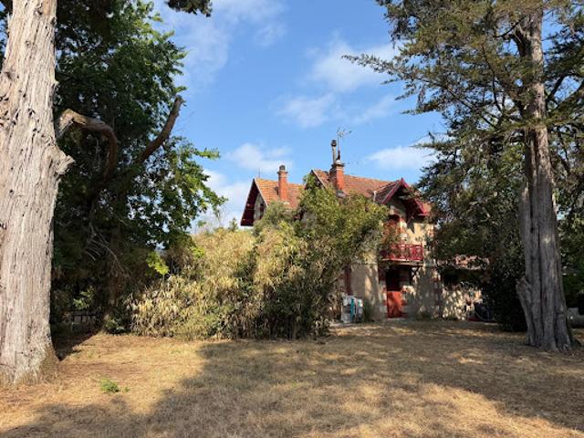 Maison en bord de mer avec jardin