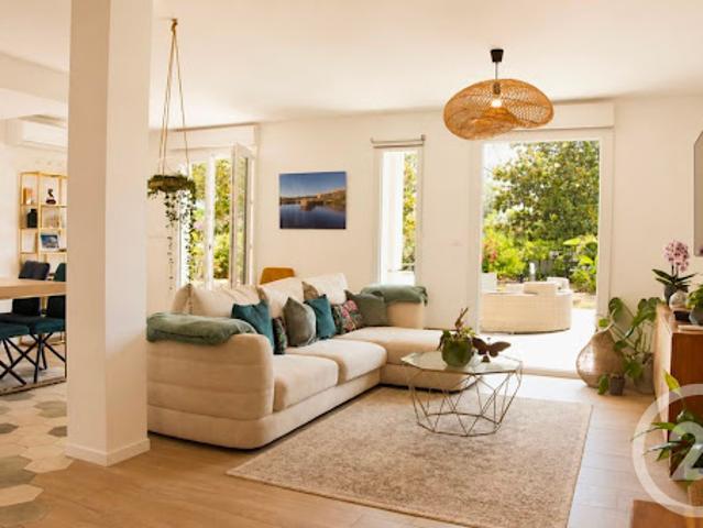 Maison en bord de mer avec jardin