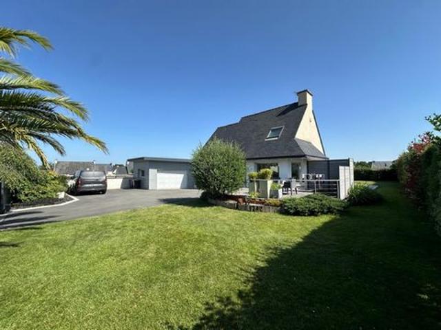 Maison en impasse au bourg de plouigneau
