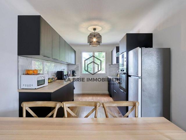 Maison en Location Villecresnes 6 pièce s 141,65 m2