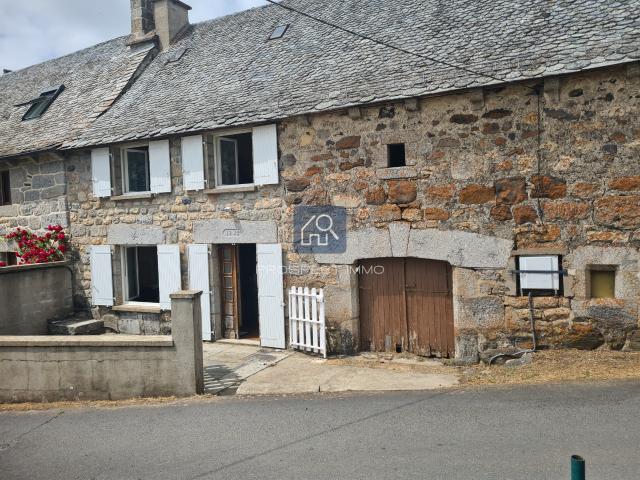 Maison en pierre meublée sur l'Aubrac