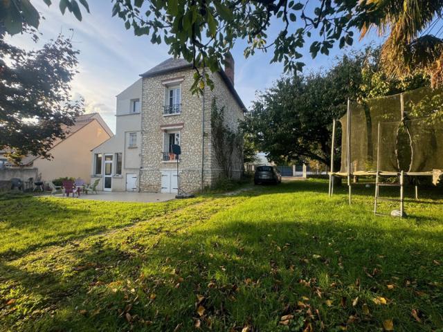 Maison en pierre meulière à Saint Hilaire 91