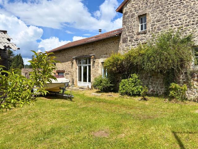 Maison en pierre attractive, prête à emménager ! 198m² Peyrat le Château