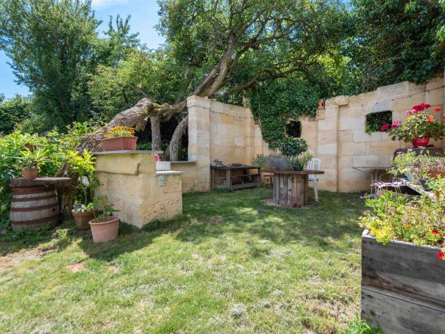 Maison En Pierre Atypique 300 M2 Hab. Independ. 299m² Saint Caprais de Bordeaux