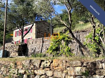 Maison en pierre, au calme