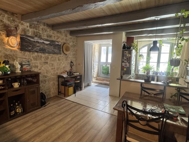 Maison en pierre au centre du village de Lauzerte toute réno. 95m² Lauzerte