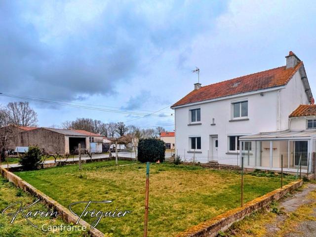 Maison en pierre – 107 m² – 5 chambres – Terrain 1 230 m² – Dépendances. LA BRUFFIERE 85