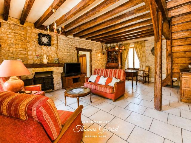 Maison en pierre avec 3 chambres, piscine et dépendances – 15 minutes de Châteaudun, 15 minutes de Patay et 22 minutes de la base de Bricy