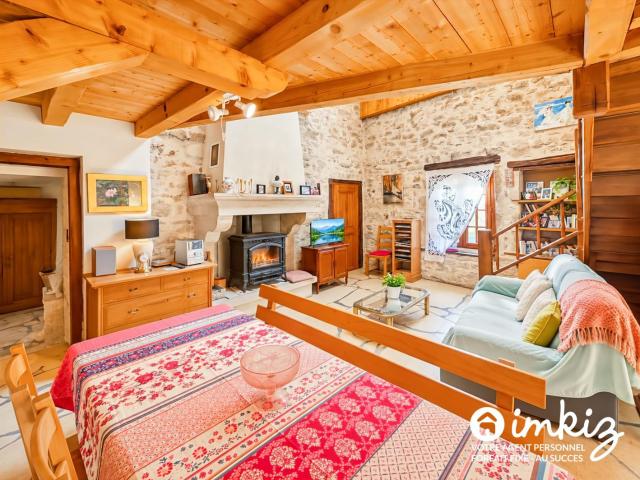 Maison en pierre avec 2 espaces de vie